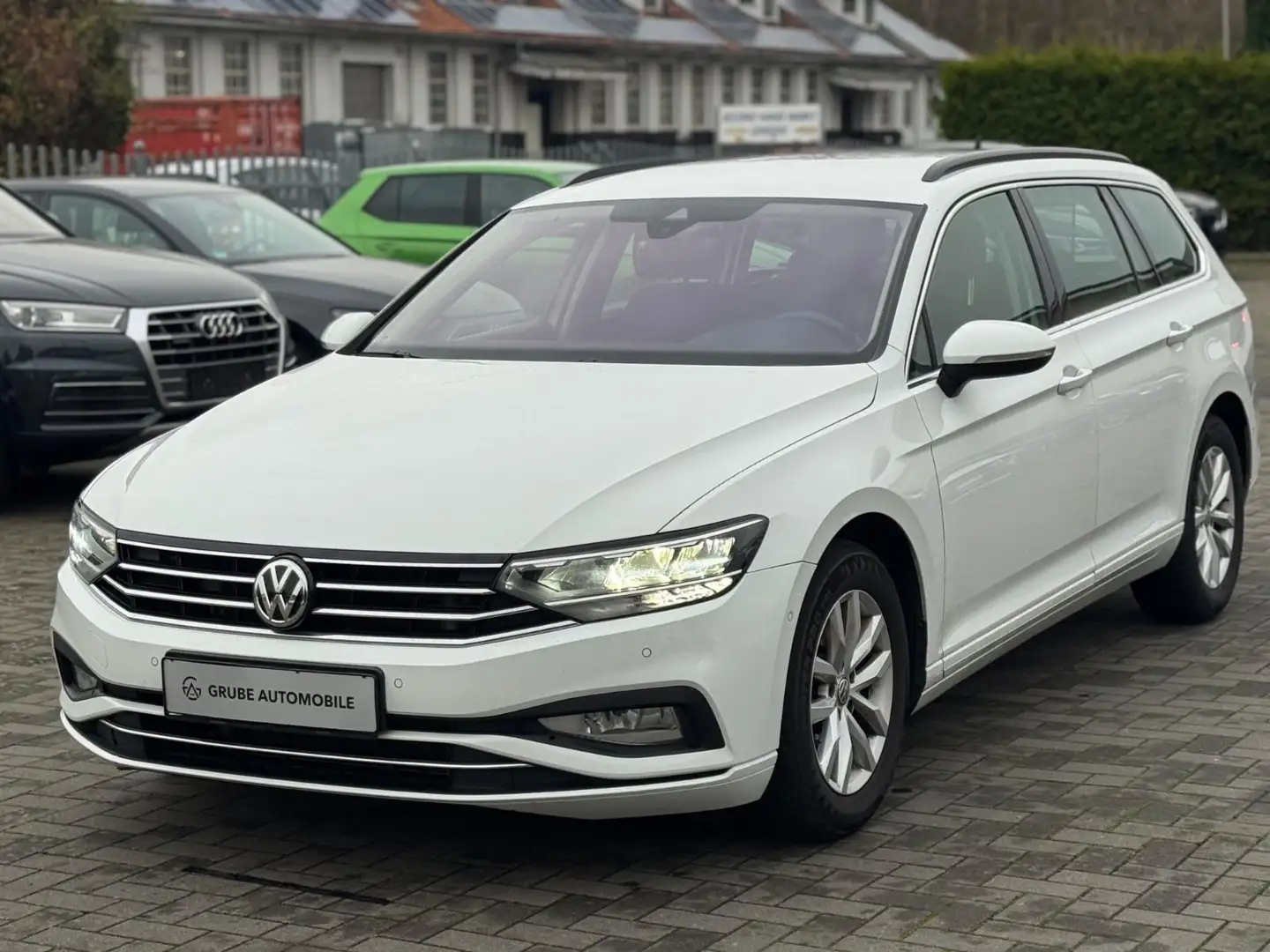 Volkswagen Passat Variant Business DSG*LED*NAV*SHZ*ACC*CAM Weiß - 1