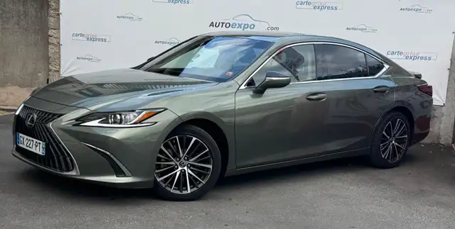 Lexus ES 300 300H LUXE MY23