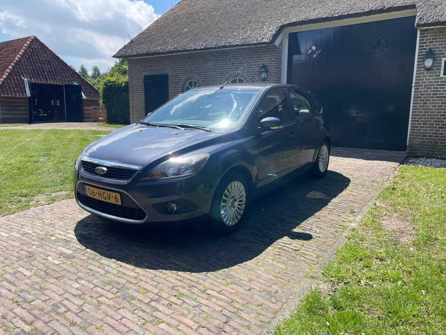 Ford Focus 1.6 Titanium-Clima-LMV-Trekhaak-PDC- Gris - 2