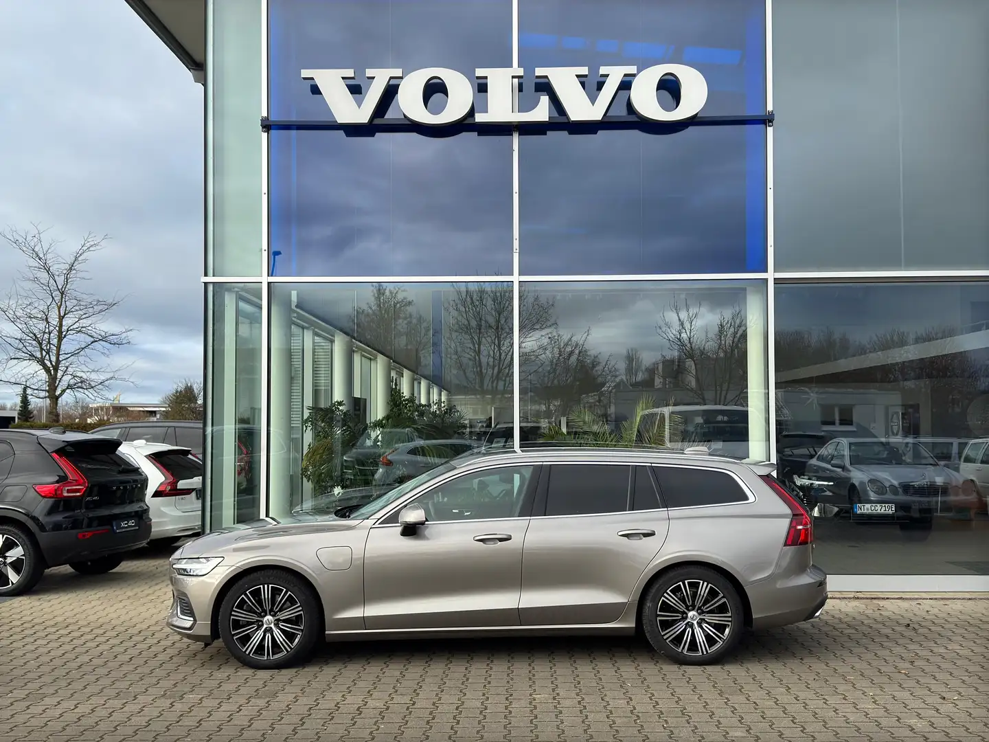 Volvo V60 T6 Inscription Expr. Recharge Plug-In Hybrid AWD Gris - 2