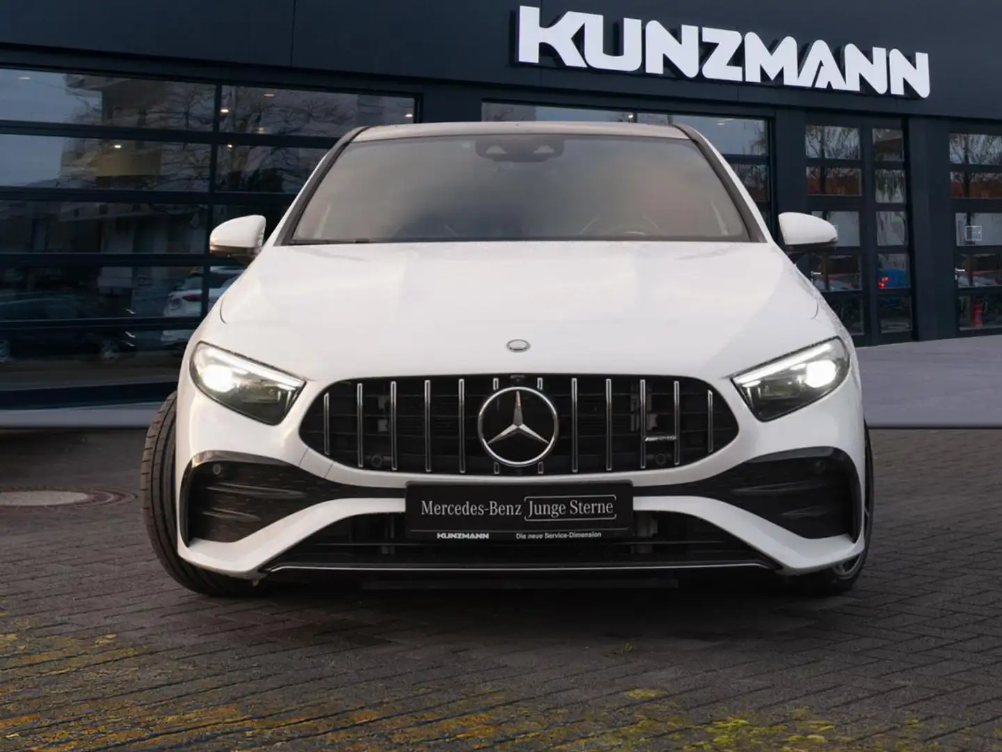 Mercedes-Benz A 35 AMG 4M Limousine AMG Standhzg Panorama 360° Weiß - 2