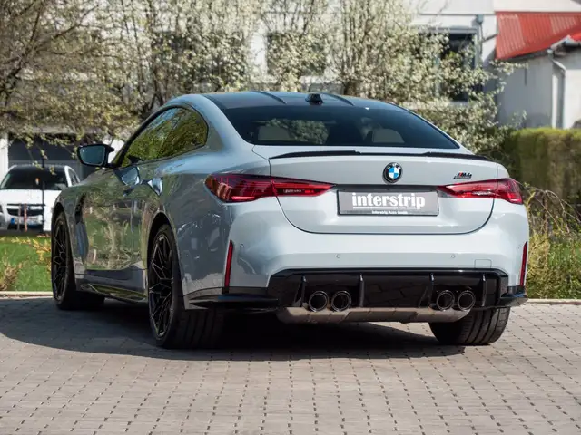 BMW M4 view 6