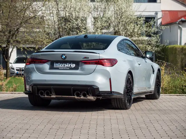 BMW M4 view 4