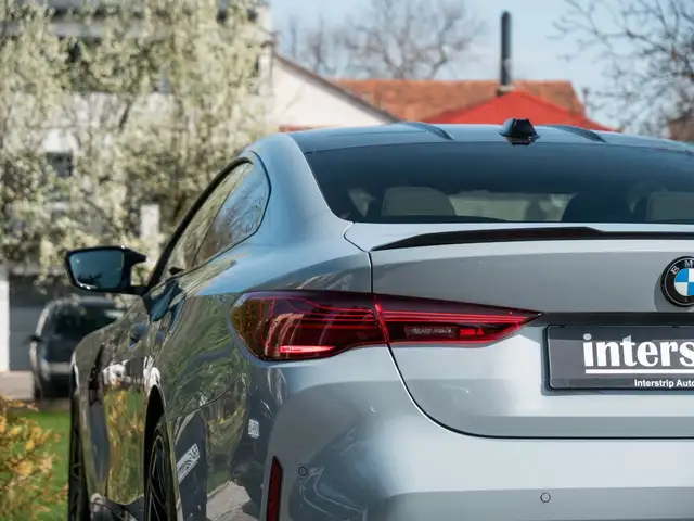 BMW M4 view 7