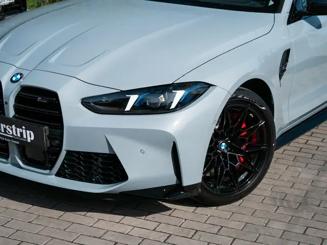 BMW M4 view 8