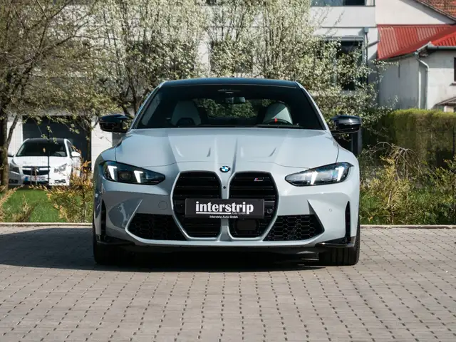 BMW M4 view 2