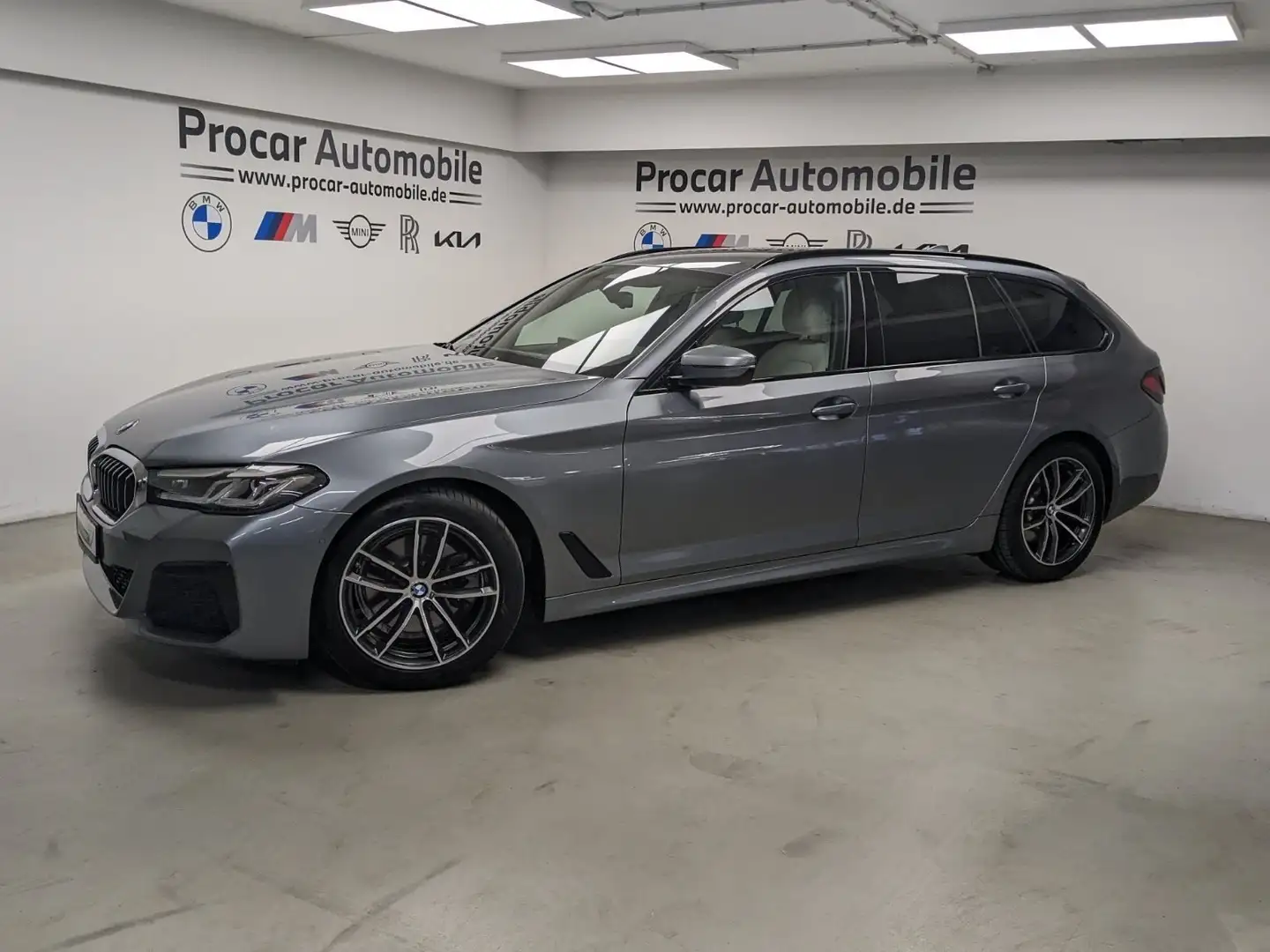 BMW 520 d Touring M Sport DA Prof ACC HuD HiFi PA DAB Grau - 2