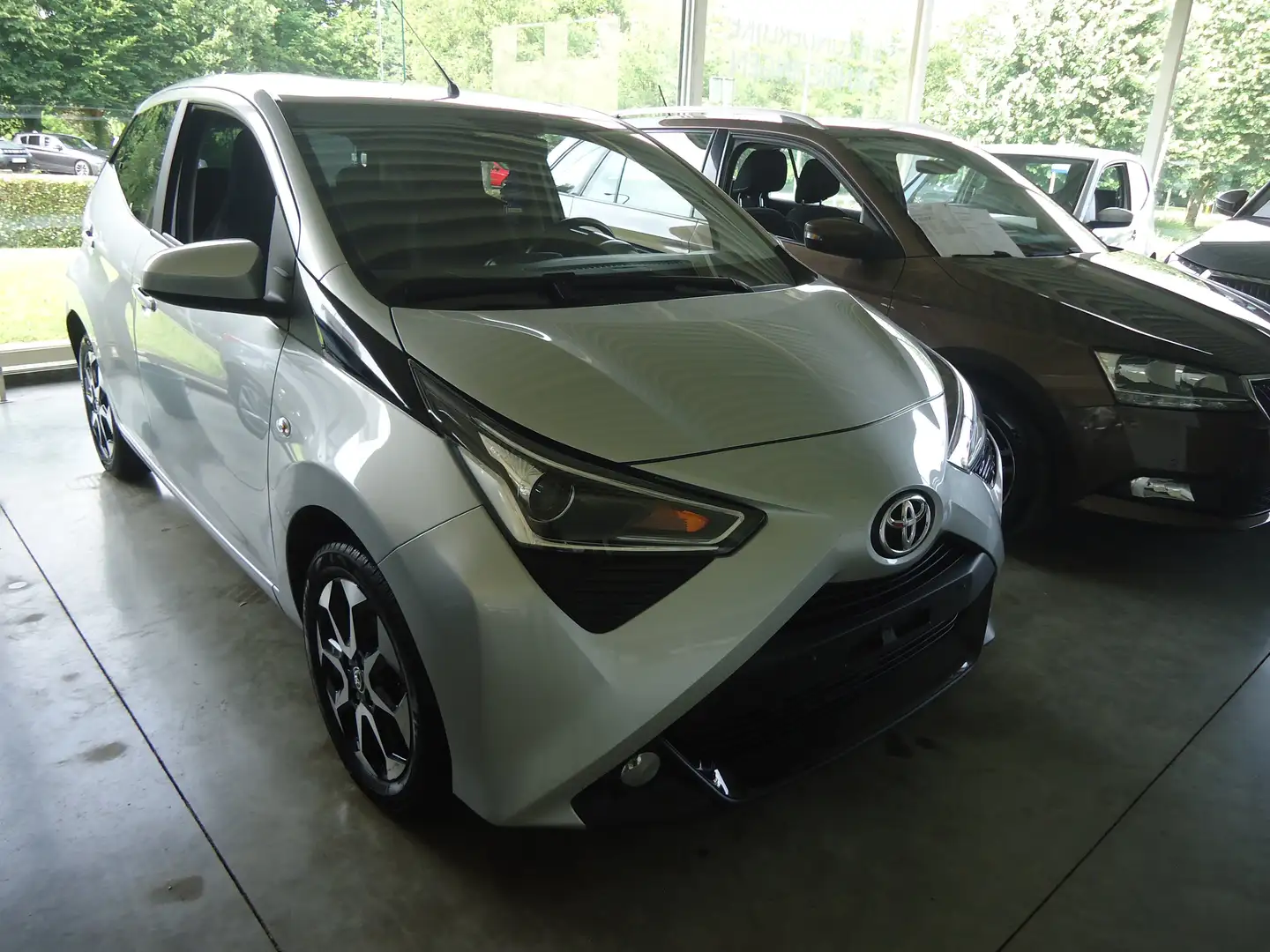 Toyota Aygo 1.0i VVT-i x-style Argent - 1