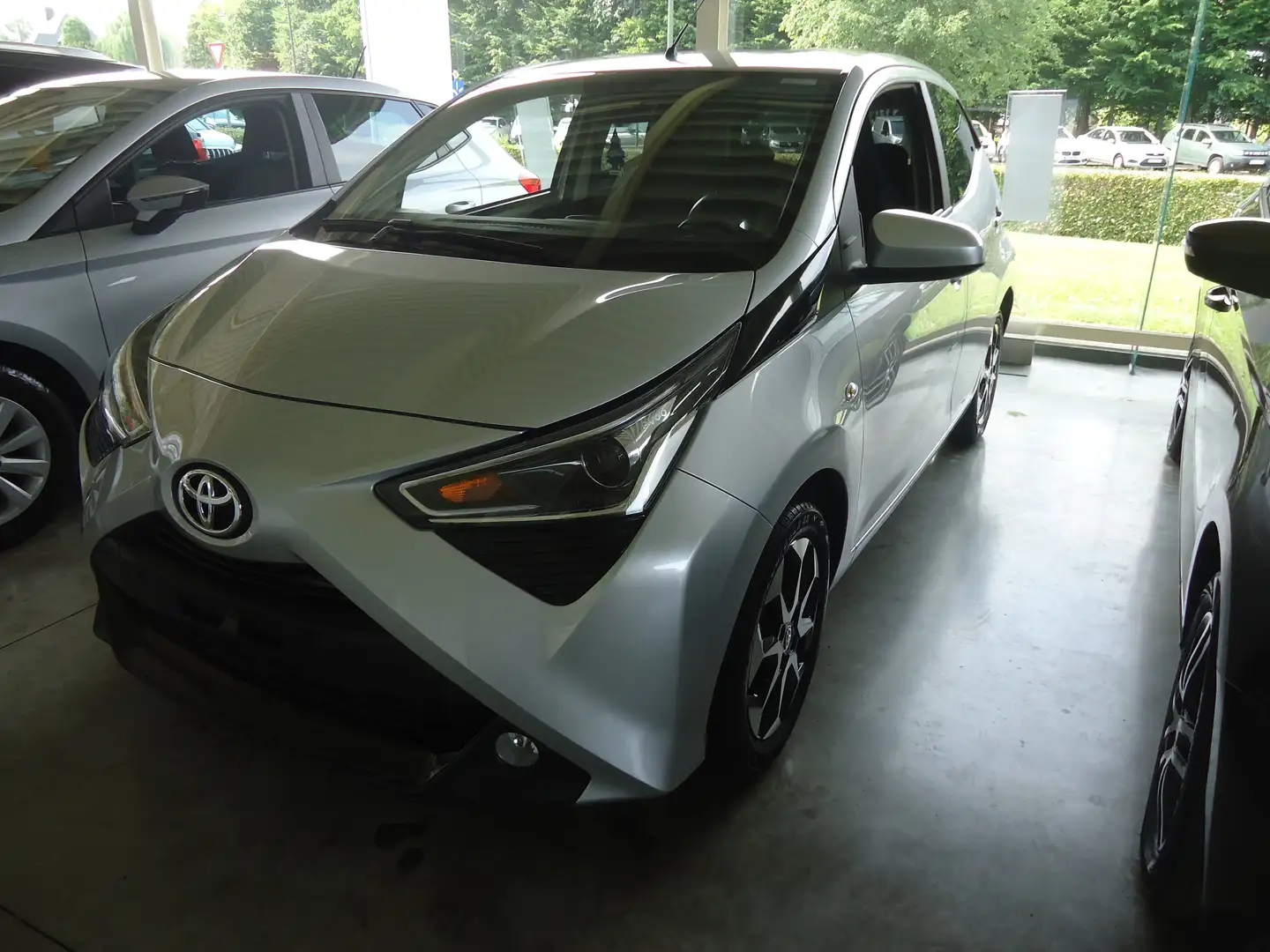 Toyota Aygo 1.0i VVT-i x-style Argent - 2