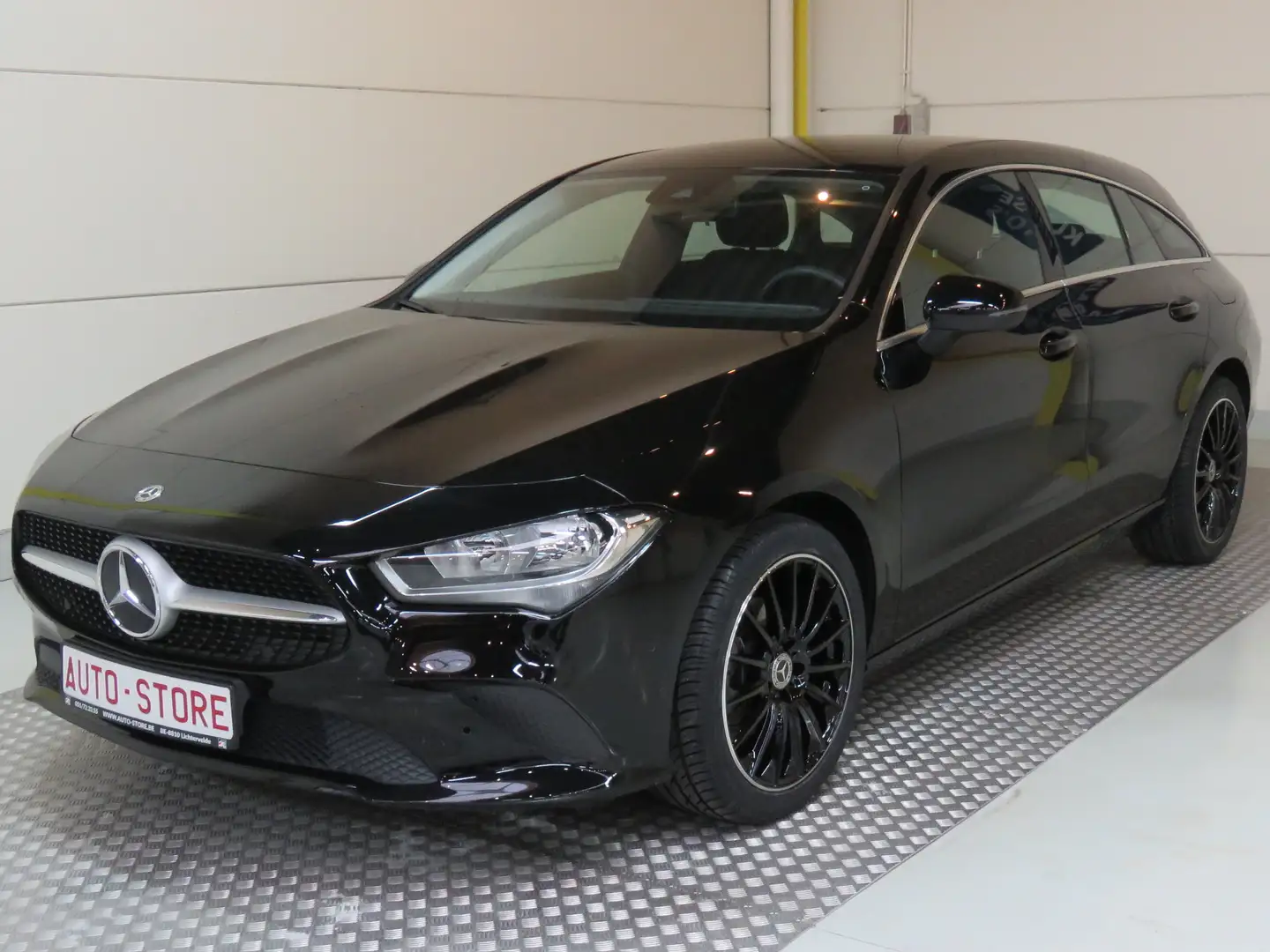 Mercedes-Benz CLA 180 Business Alu 18" - Navi -Park assyst - Semi Leder Negro - 1