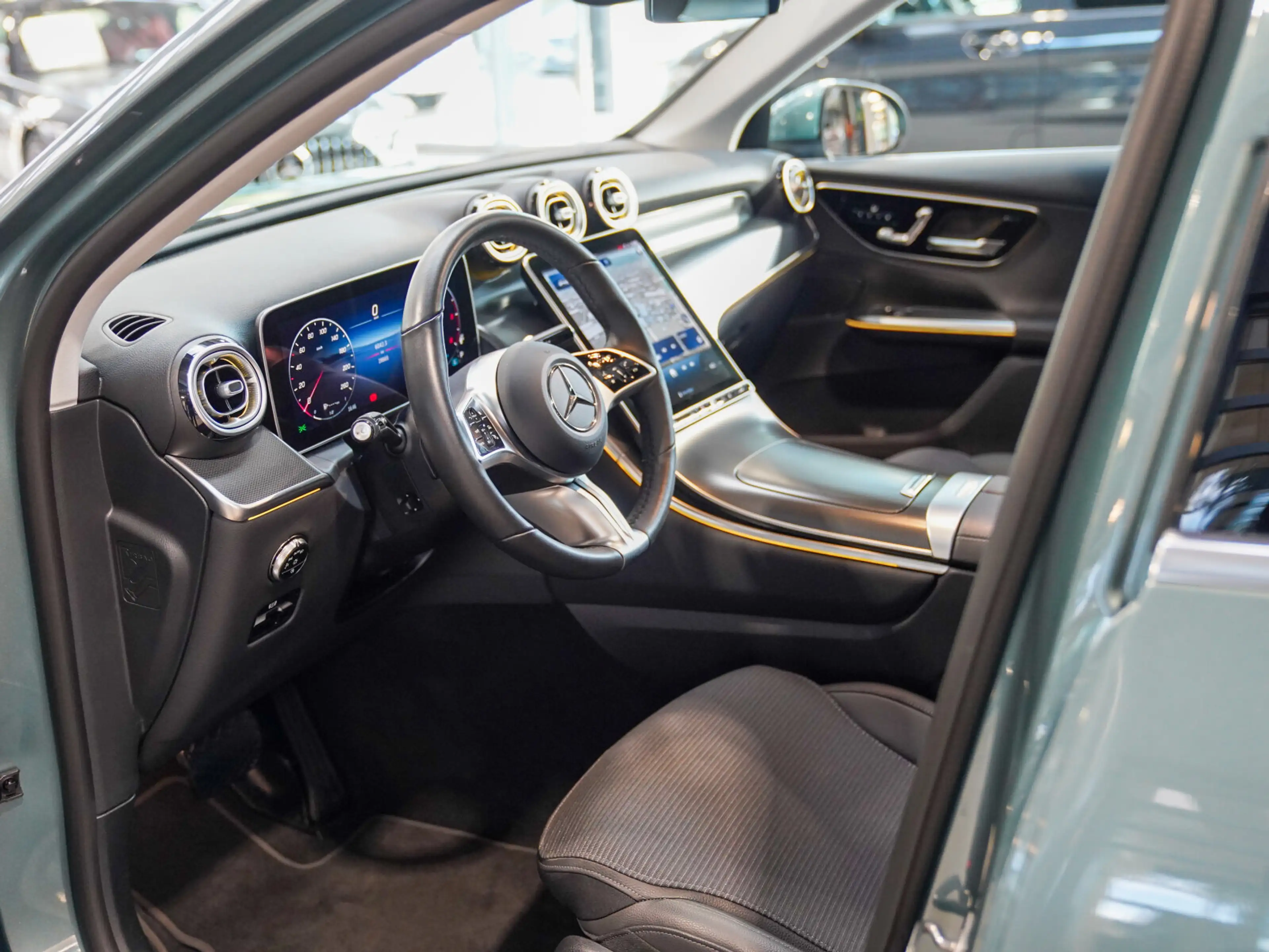 Mercedes-Benz GLC 220 d 4M AVANTGARDE verdesilber Pano AHK DAB — photo 11