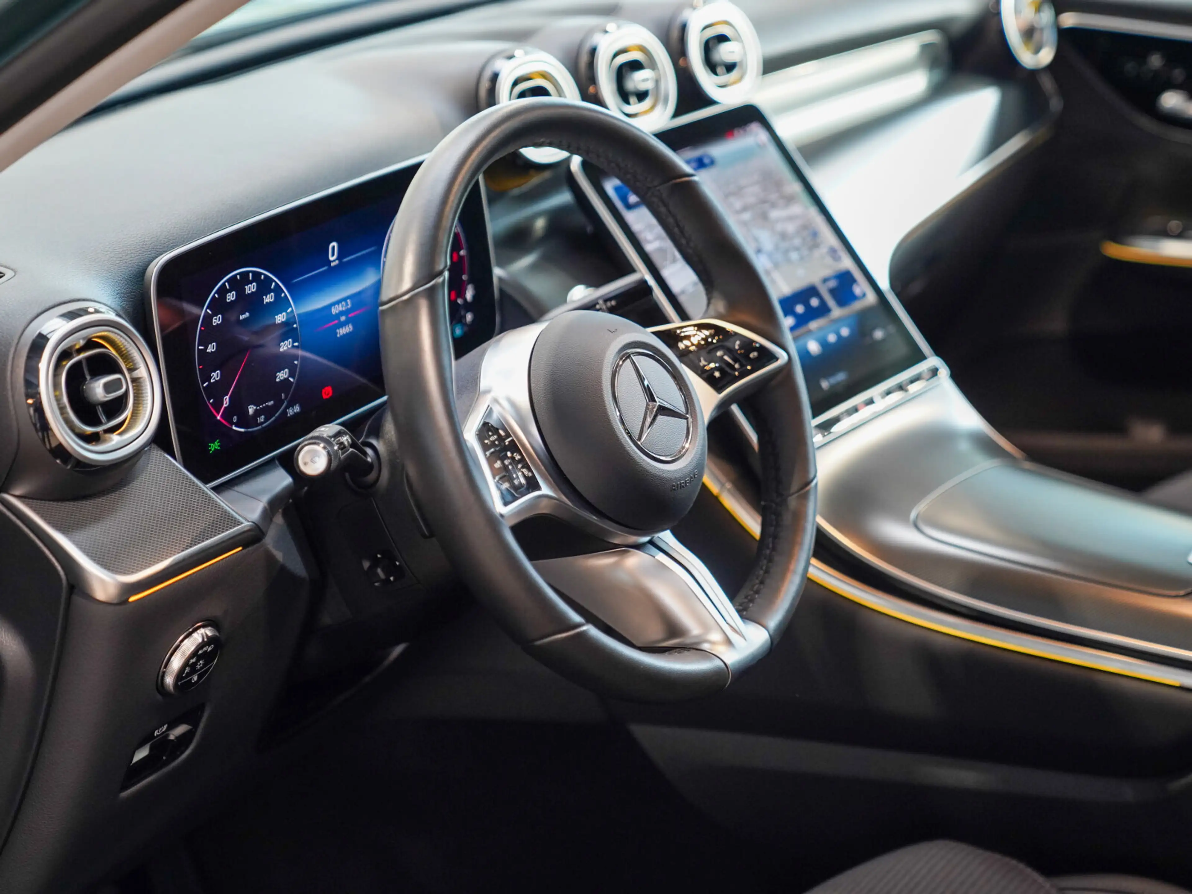 Mercedes-Benz GLC 220 d 4M AVANTGARDE verdesilber Pano AHK DAB — photo 12
