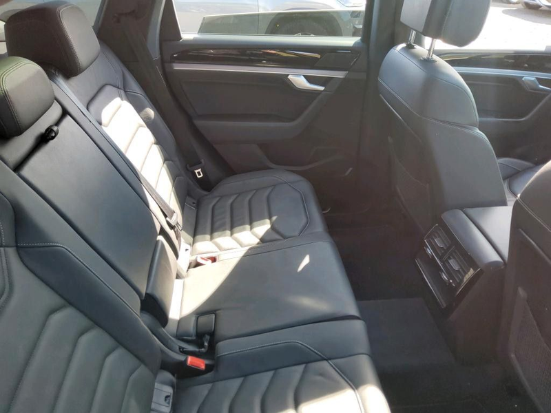 Volkswagen Touareg 3.0 TDI 4M R-LINE*MATRIX*LUFT*PANO*ACC* — photo 10