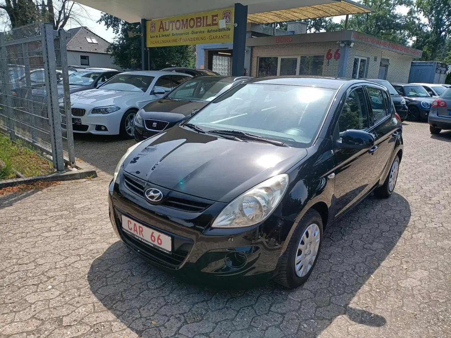 Hyundai i20 Classic / 1. Hand / Klimaanlage / Schwarz - 1