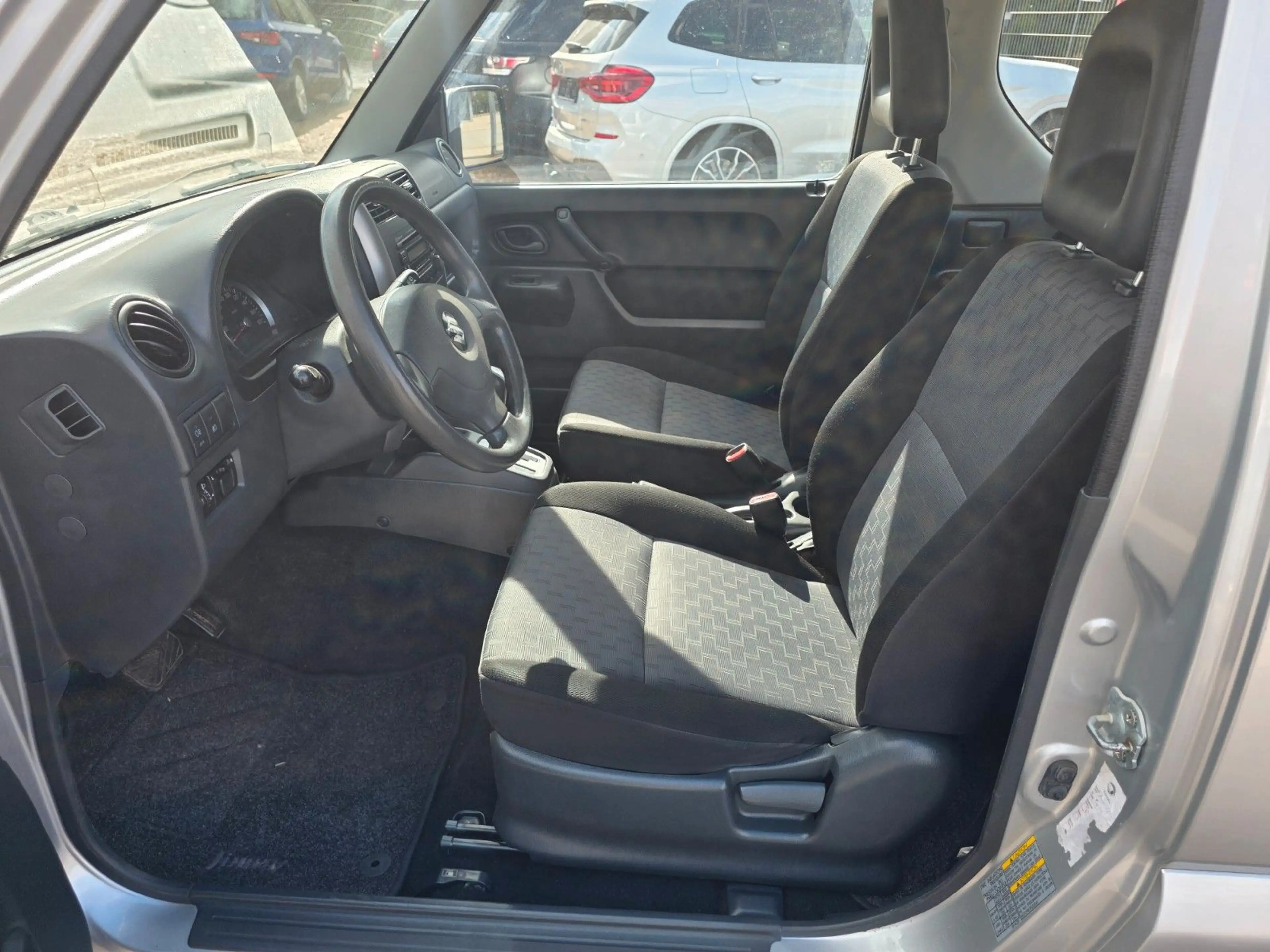Suzuki Jimny 4x4 Automatik+AHK+Klima+TÜV neu — photo 9