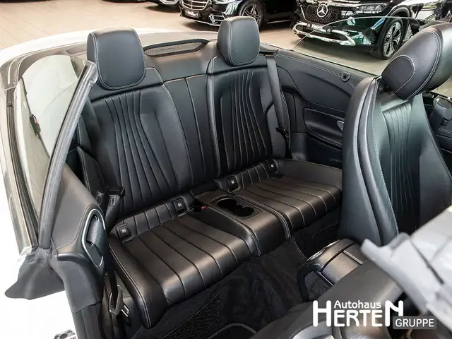 Mercedes-Benz 220 view 13