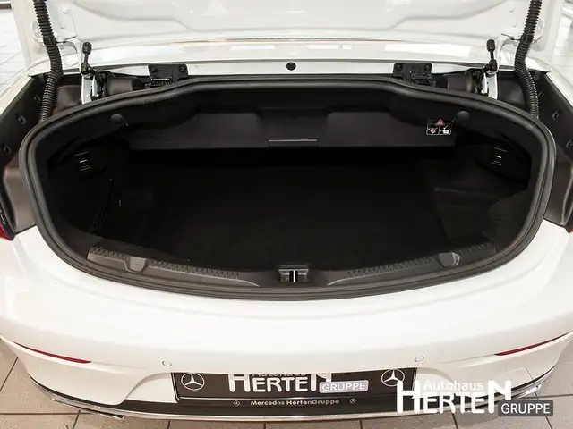 Mercedes-Benz 220 view 12