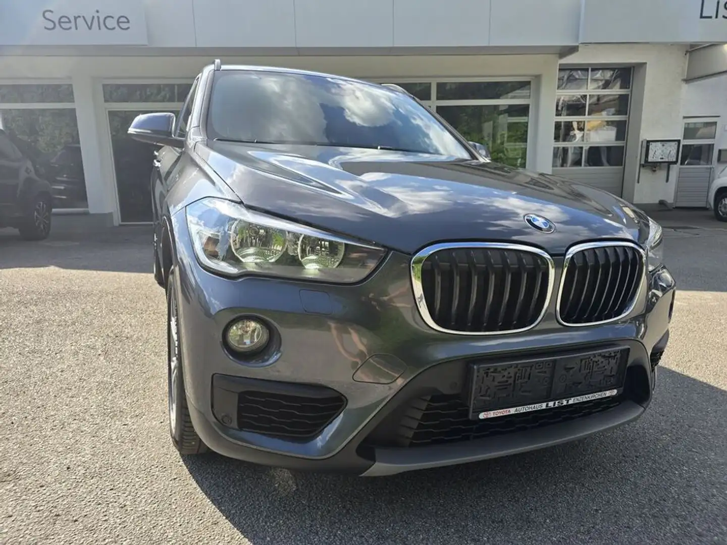 BMW X1 sDrive18d Top. Kamera, Navi, Automatik Grau - 2