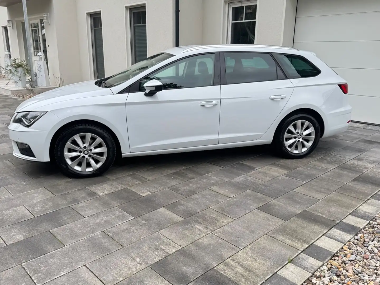 SEAT Leon ST 1.6 TDI DSG Style, Navi, SHZ, LED, ACC Blanc - 2