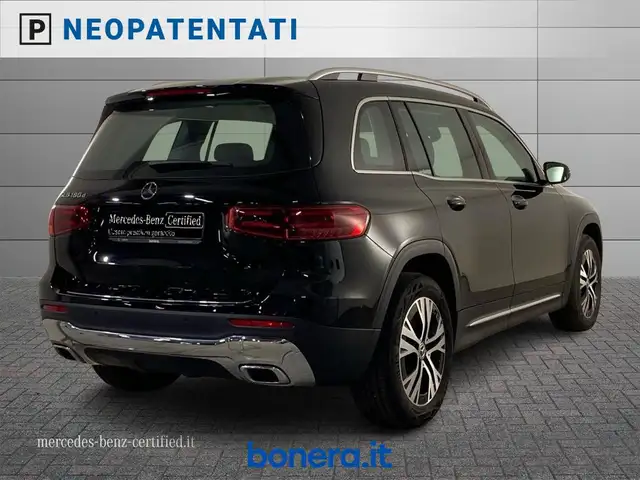 Mercedes-Benz GLB view 3