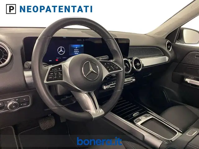 Mercedes-Benz GLB view 12