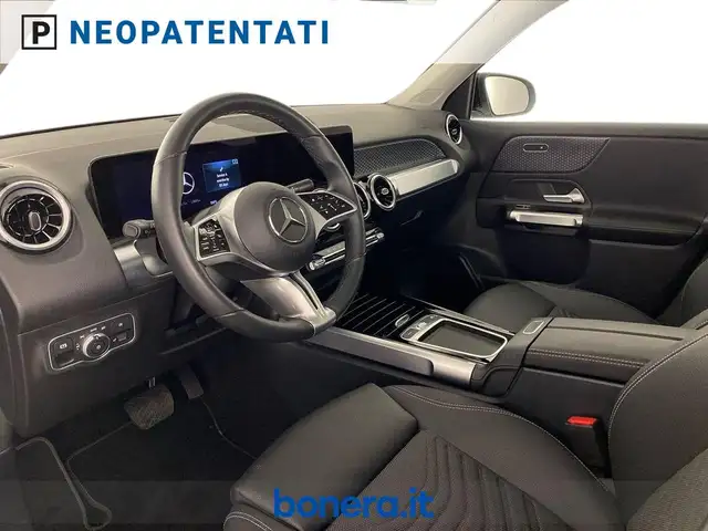 Mercedes-Benz GLB view 10