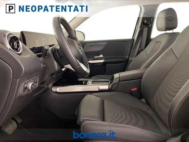 Mercedes-Benz GLB view 11