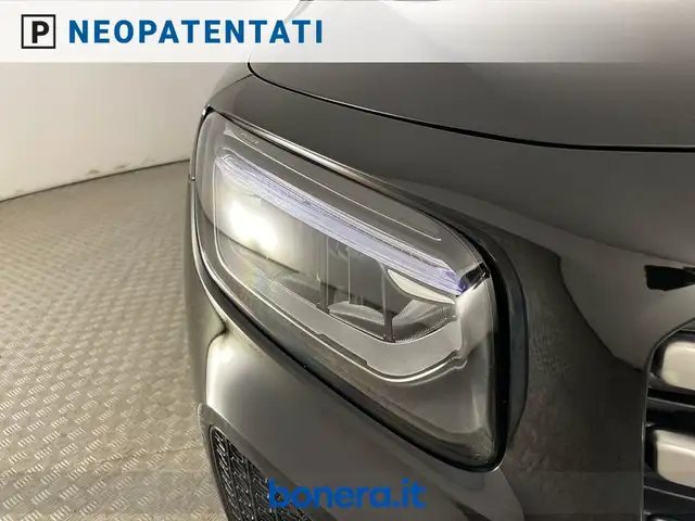 Mercedes-Benz GLB view 8