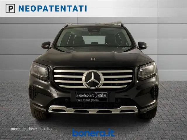 Mercedes-Benz GLB view 4