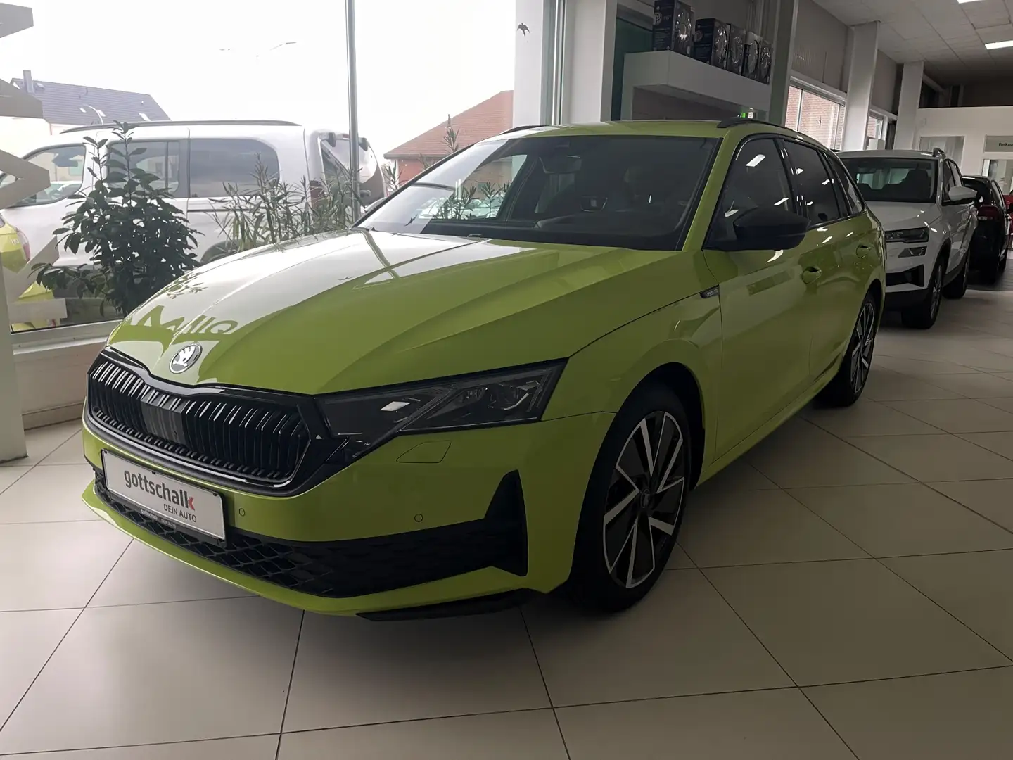 Skoda Octavia Combi Sportline 2.0 TDI DSG HUD Navi Matrix el. HK Grün - 2