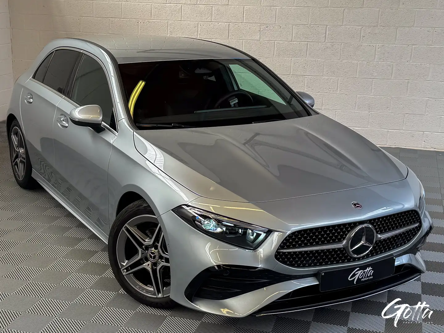 Mercedes-Benz A 200 d 150CH*AMG Line/GPS/AMBIENTE LIGHTING/A.REMORQUE Silber - 2