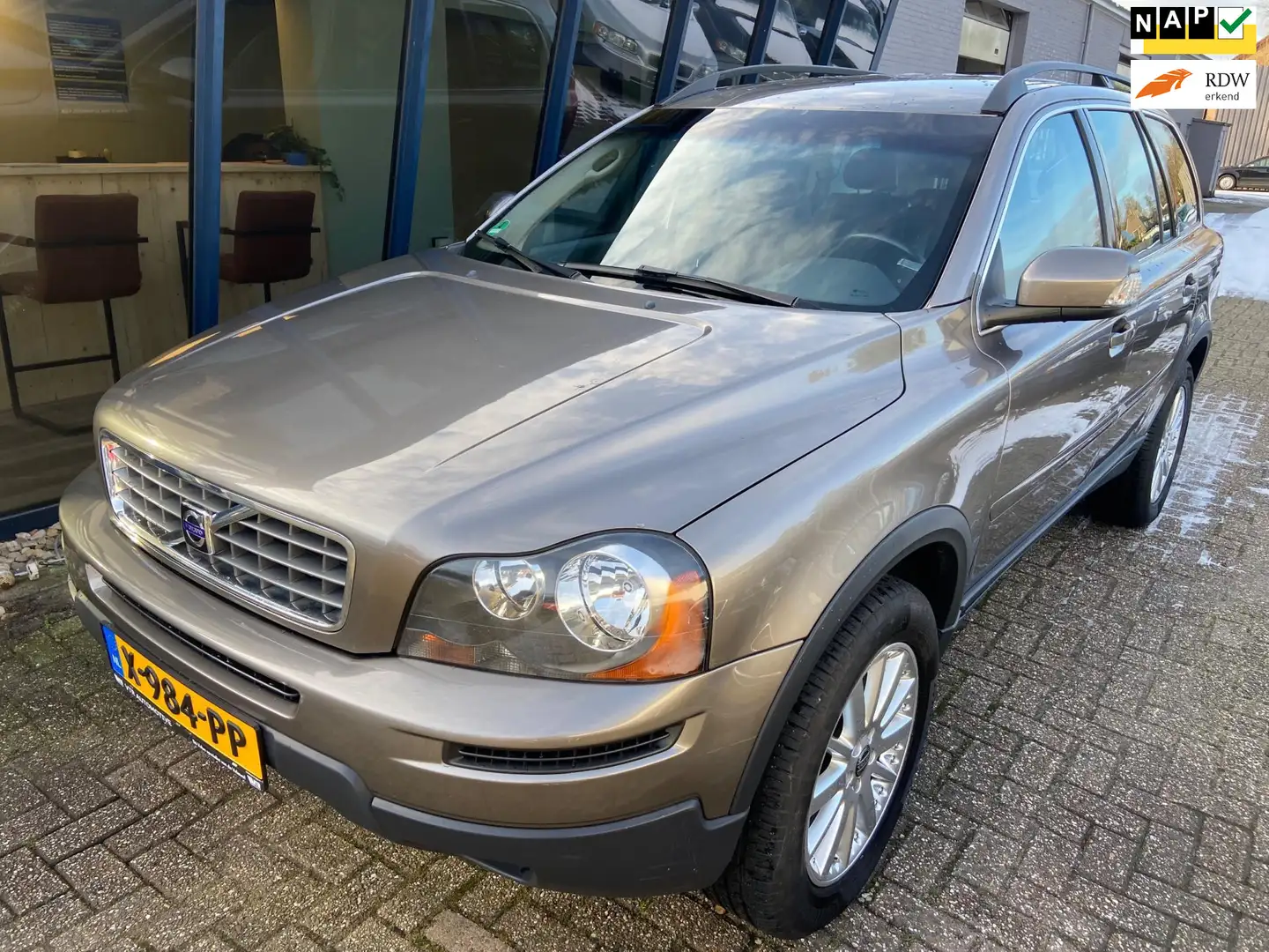 Volvo XC90 3.2 Kinetic 7 Persoons / NAVI / PDC Bruin - 1