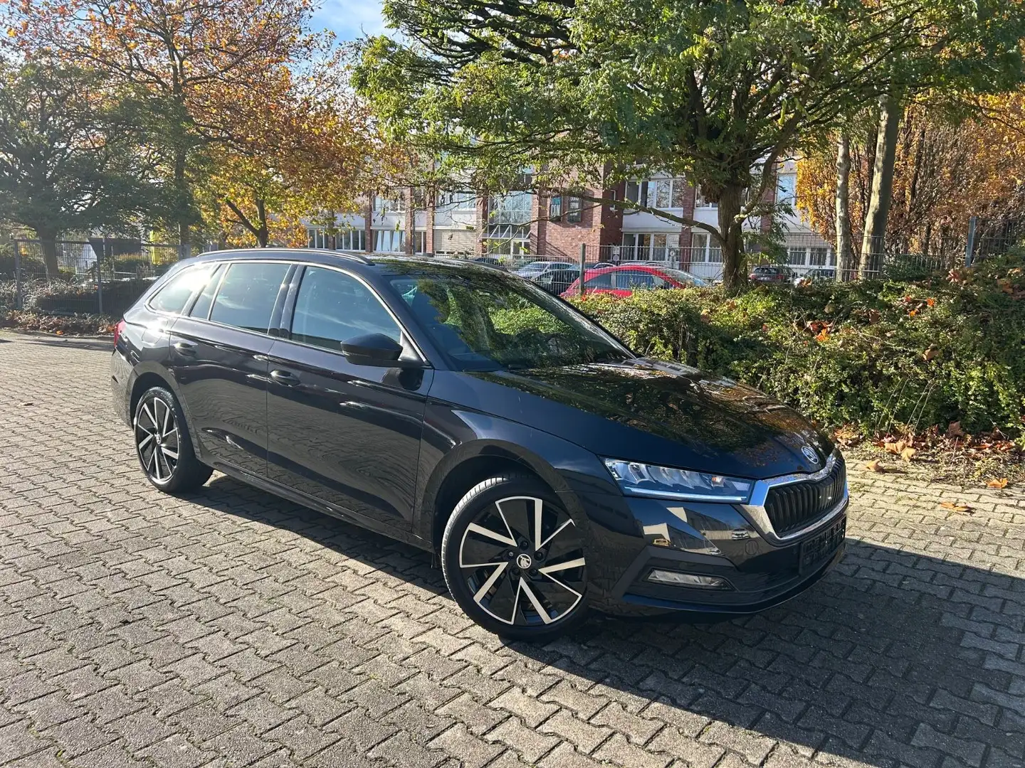 Skoda Octavia 1.5 TSI Combi Ambition Schwarz - 2