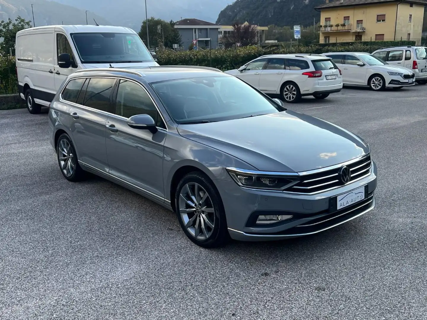 Volkswagen Passat Variant 2.0 TDI SCR 200 CV 4MOTION DSG Executive Gris - 2