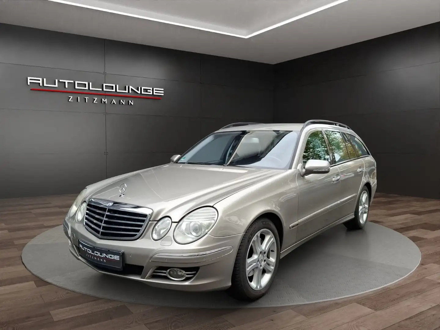Mercedes-Benz E 320 T-Modell E 320 T CDI 4Matic, 7 Sitze Silber - 1