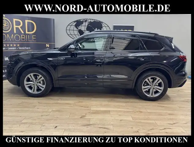 Volkswagen Touareg view 8