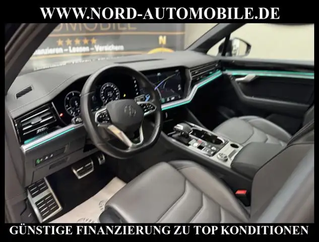 Volkswagen Touareg view 14