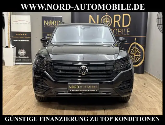 Volkswagen Touareg view 4