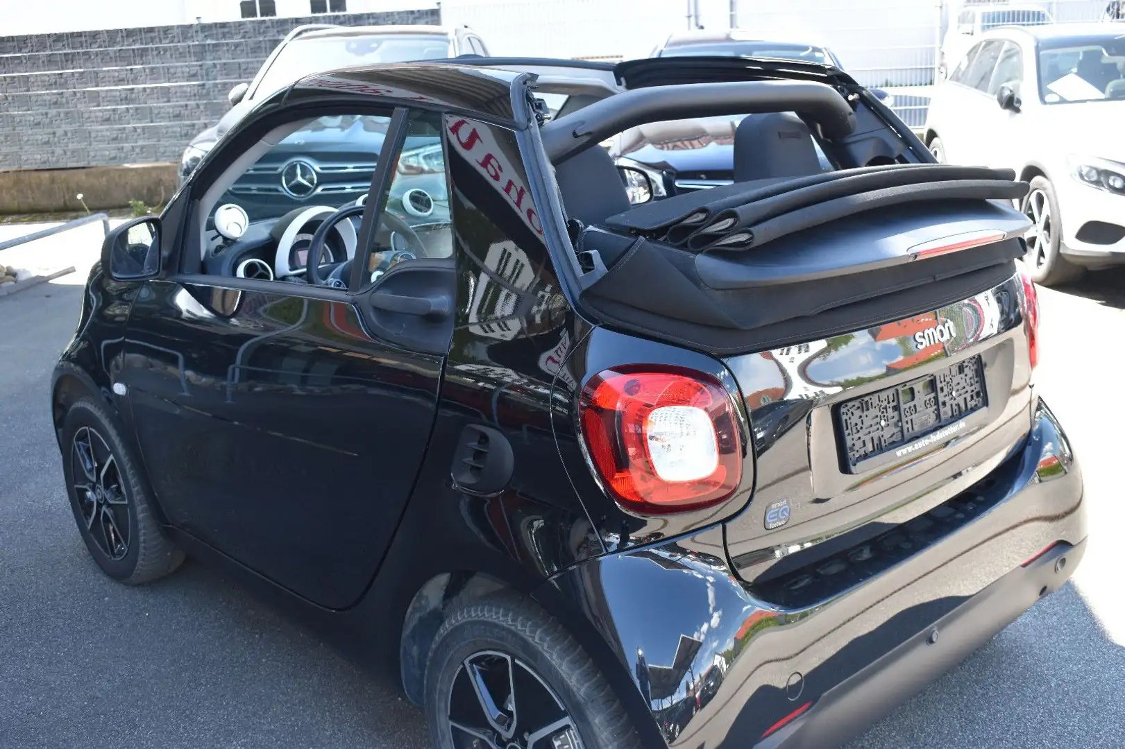 smart forTwo fortwo Cabrio EQ *1. Hd*Navi*MwSt ausweisbar Schwarz - 2