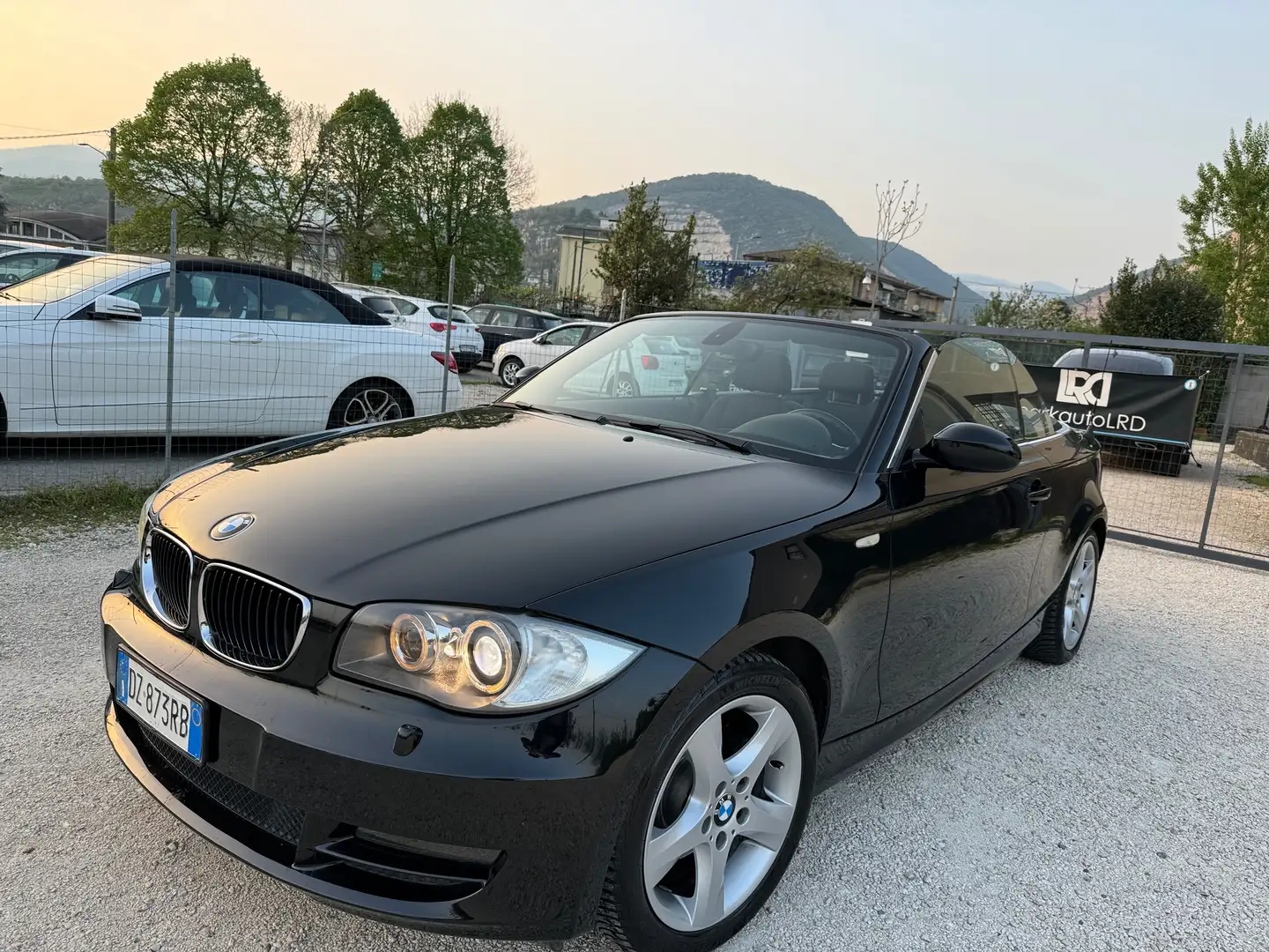 BMW 118 118i Cabrio Futura Noir - 1