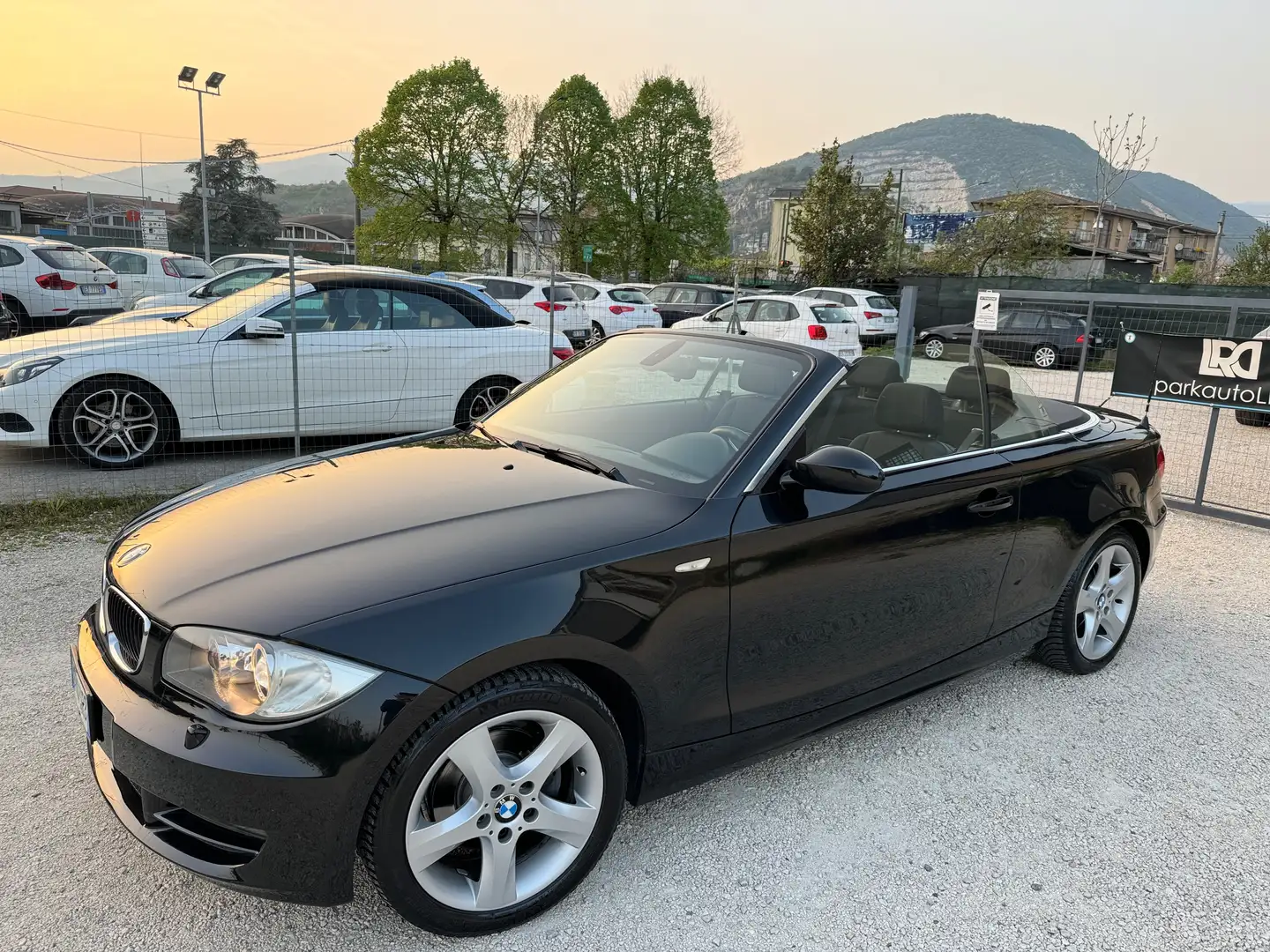 BMW 118 118i Cabrio Futura Noir - 2