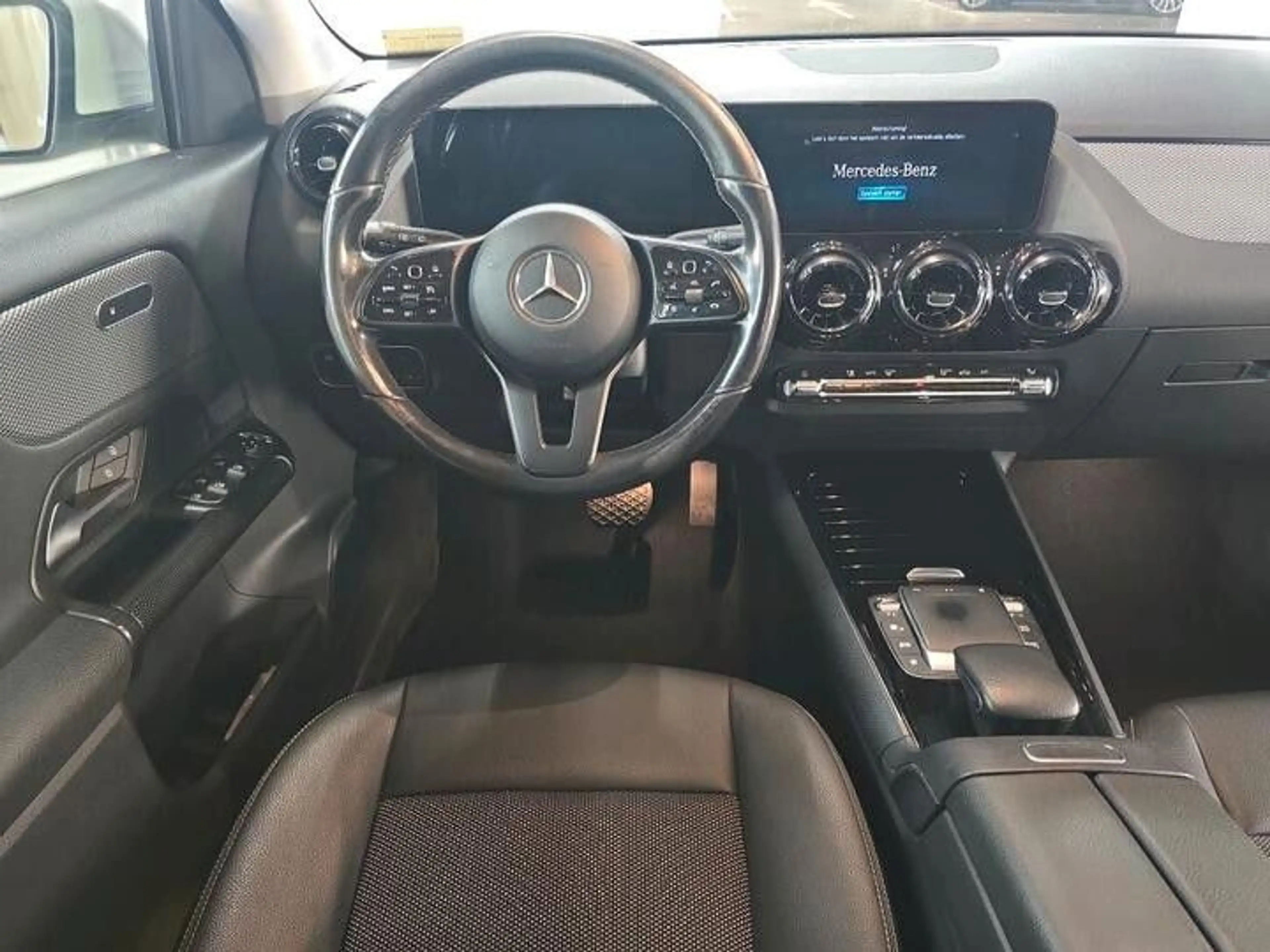 Mercedes-Benz GLA 180 d Business Solution 85kW,Autom,Leder — photo 5