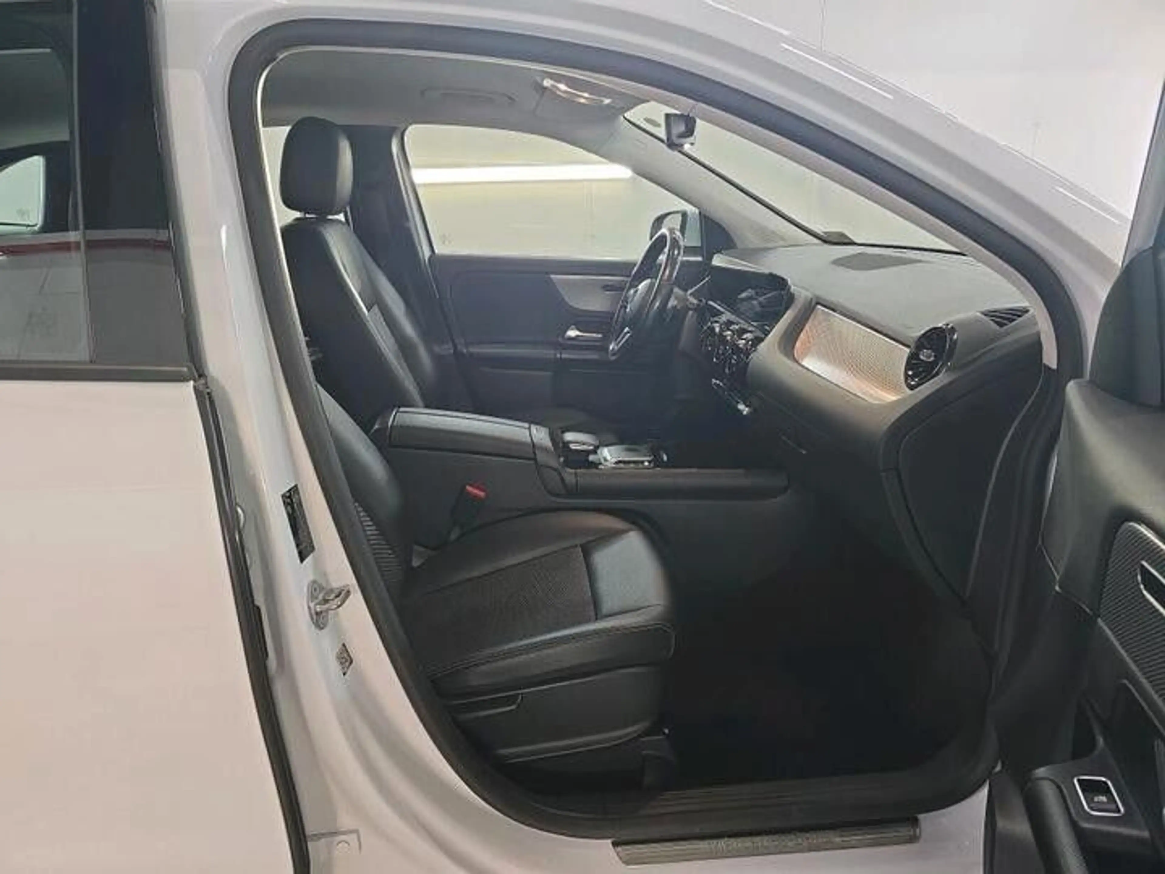 Mercedes-Benz GLA 180 d Business Solution 85kW,Autom,Leder — photo 7