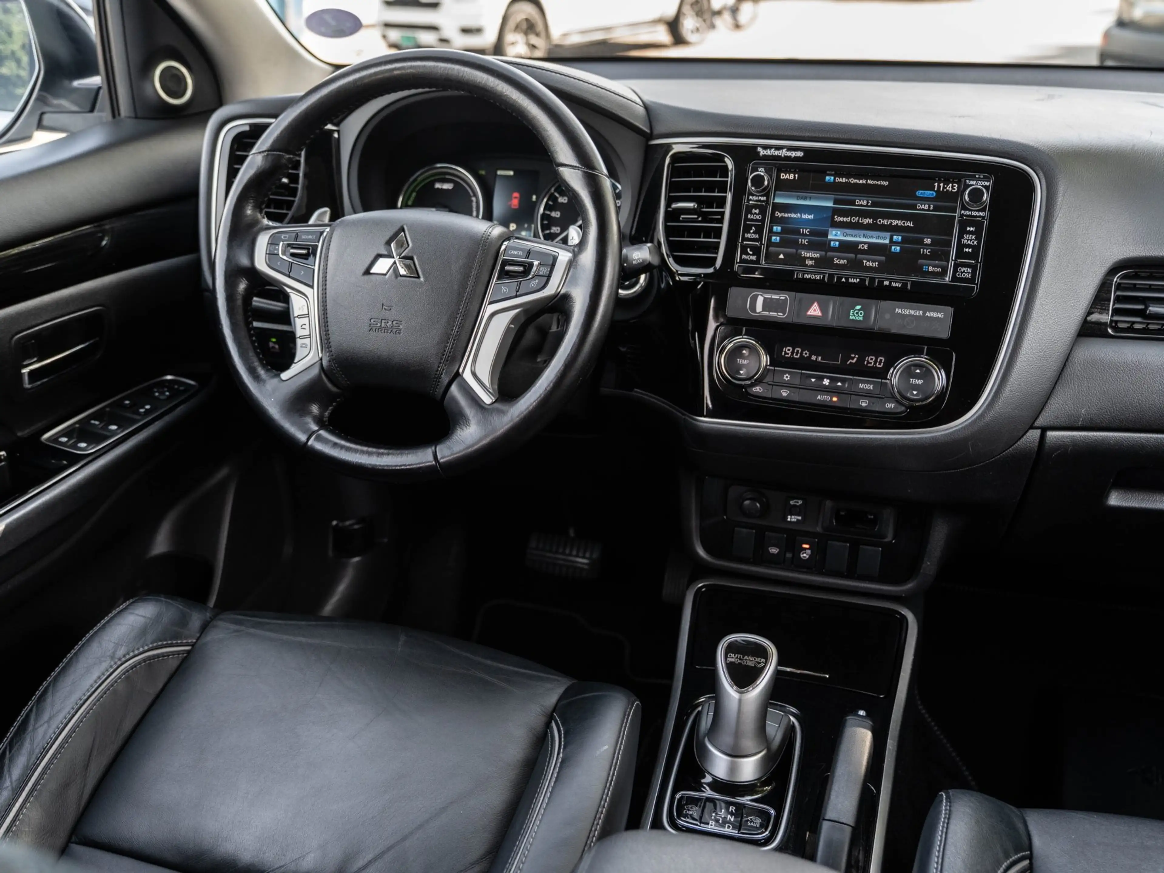 Mitsubishi Outlander 2.0 PHEV instyle+ DEALERONDERHOUDEN/STOEL- & STUUR — photo 2