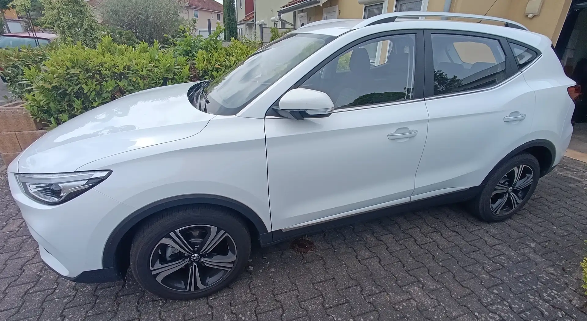 MG ZS 1.5 VTI-tech Comfort, 6 J. Garantie, 8fach bereift Weiß - 1