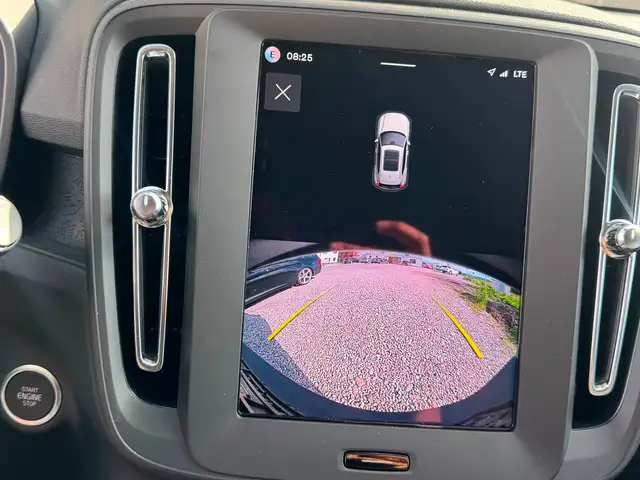 Volvo XC40 view 12