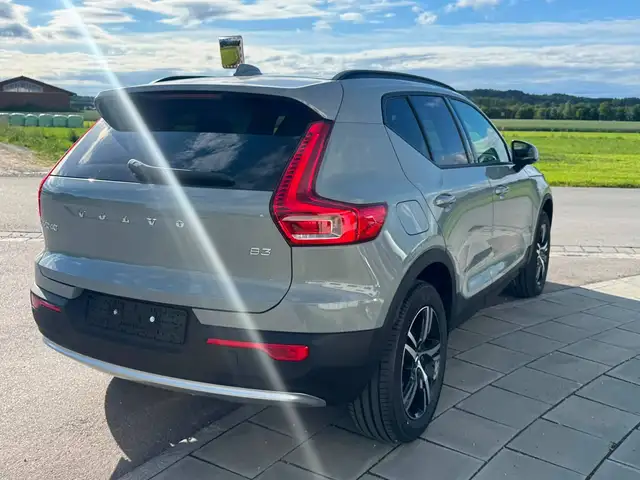 Volvo XC40 view 5