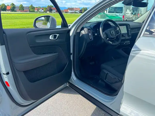 Volvo XC40 view 7