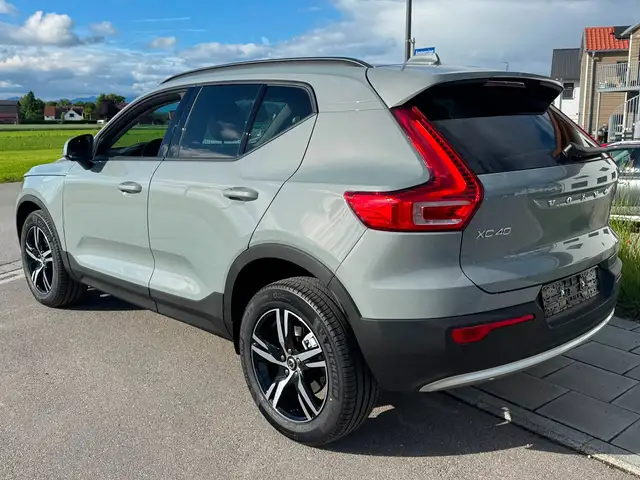 Volvo XC40 view 4