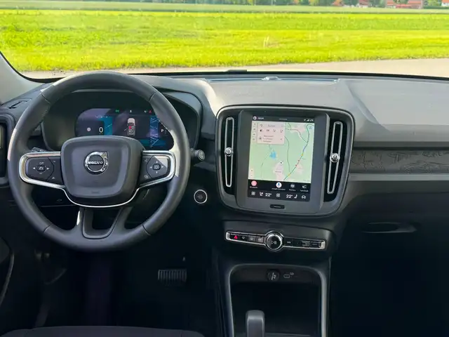 Volvo XC40 view 9